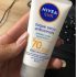 NIVEA Hidratante Labial Amora Shine 4,8 g – Cuidado intensivo para seus lábios, hidratação prolongada, delicioso aroma de amora, pigmentos brilhantes e cor delicada