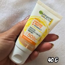 Garnier Protetor Solar Hidratante Efeito Matte FPS50 Uniform & Matte, Antioleosidade com Vitamina C, 40g, Cor Clara