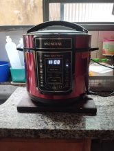 Panela de Pressão Elétrica Digital Mondial – 5L 900W Master Cooker Red PE-39