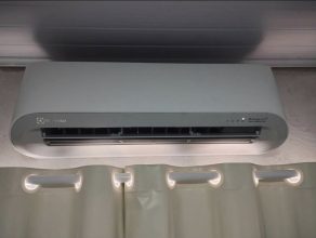 Ar-condicionado Split Inverter 12000 Btus Electrolux Color Adapt com Wi-fi Só Frio Yi12f/ye12f 220v