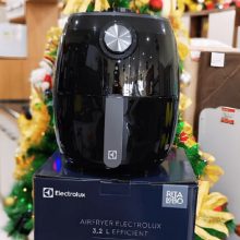 Fritadeira Elétrica sem oleo Electrolux Airfryer 3,2L 8 receitas pré-sugeridas desligamento automático cesto removivel 1400W EAF15 preta 220v por Rita Lobo